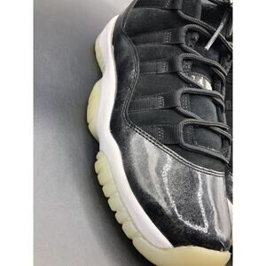 Nike Air Jordan 11 Retro Low Barons Size 6y 528895-010